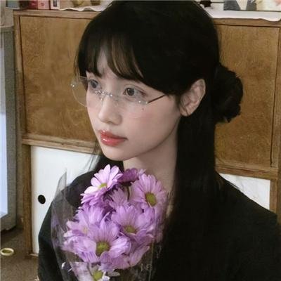 盛开的樱花林下